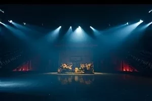 夜航札记纪录片封面，夜间舷窗与航道灯